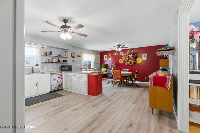 82 N Sunset Ave, Cecilia, KY 42724