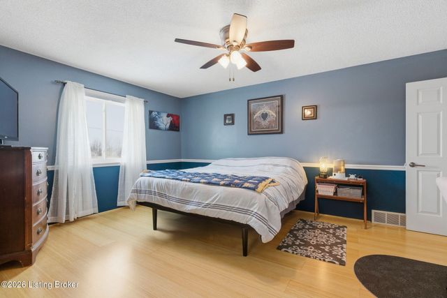 82 N Sunset Ave, Cecilia, KY 42724