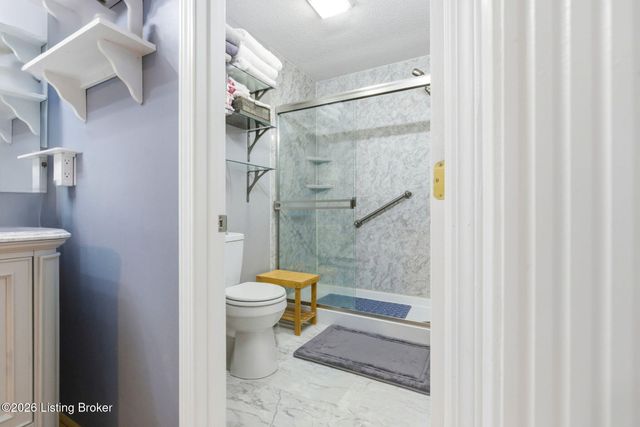 82 N Sunset Ave, Cecilia, KY 42724