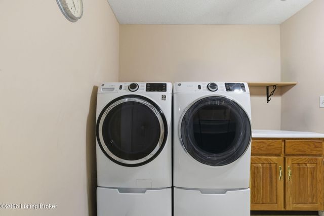 82 N Sunset Ave, Cecilia, KY 42724