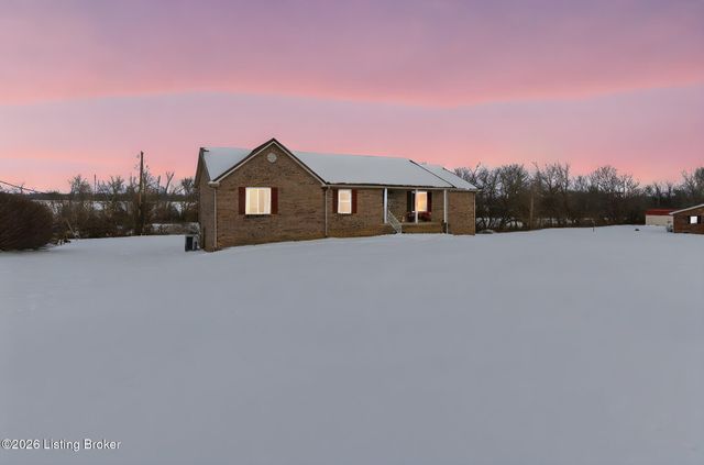 82 N Sunset Ave, Cecilia, KY 42724