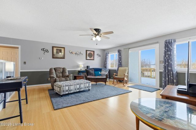 82 N Sunset Ave, Cecilia, KY 42724