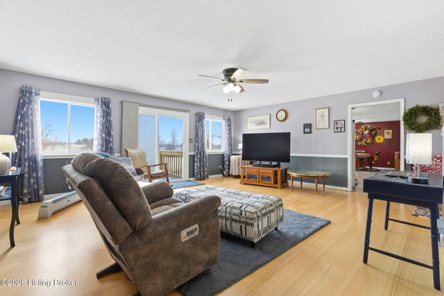 82 N Sunset Ave, Cecilia, KY 42724