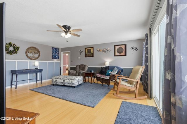 82 N Sunset Ave, Cecilia, KY 42724