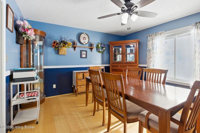 82 N Sunset Ave, Cecilia, KY 42724