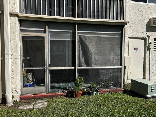 411 S Hollybrook Dr 105, Pembroke Pines, FL 33025