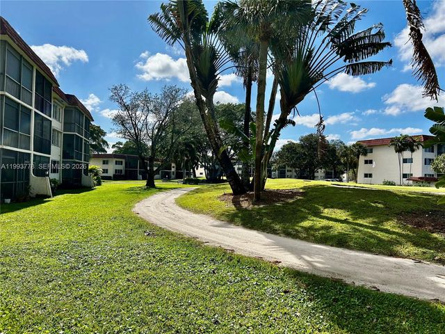 411 S Hollybrook Dr 105, Pembroke Pines, FL 33025