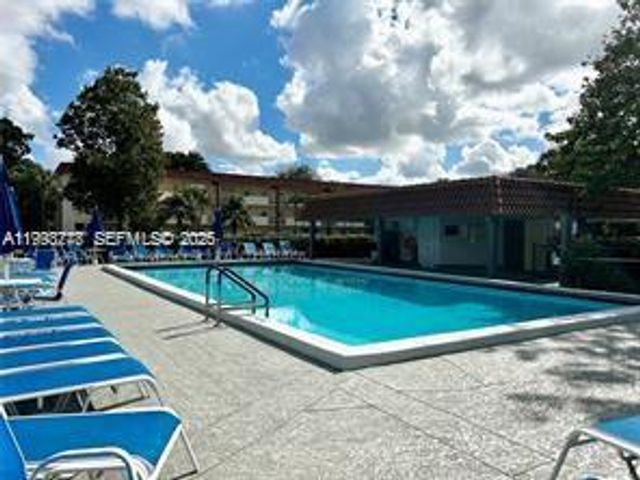 411 S Hollybrook Dr 105, Pembroke Pines, FL 33025