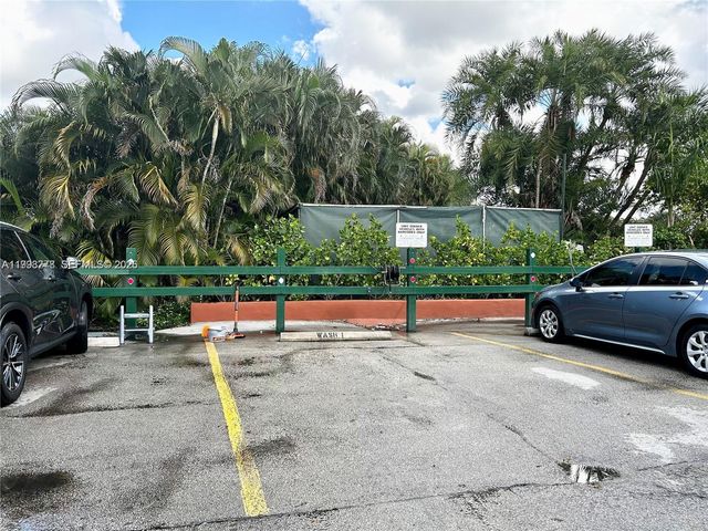 411 S Hollybrook Dr 105, Pembroke Pines, FL 33025