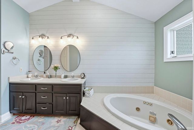 303 Hunters Ridge, Auburn, IN 46706