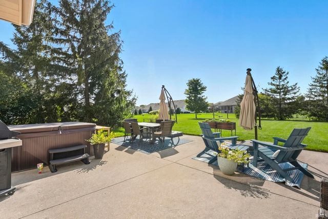 303 Hunters Ridge, Auburn, IN 46706