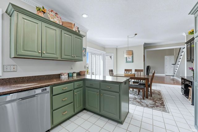 303 Hunters Ridge, Auburn, IN 46706