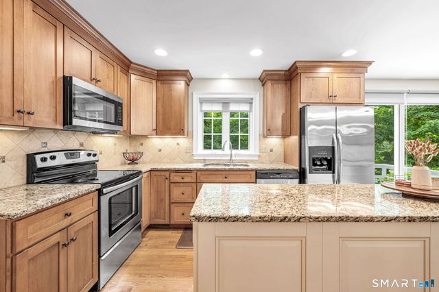 73 School Street, Avon, CT 06001
