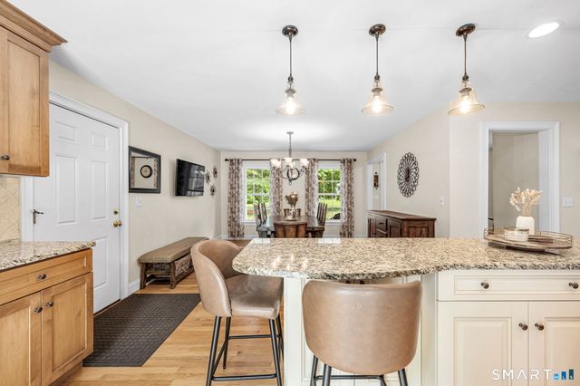 73 School Street, Avon, CT 06001