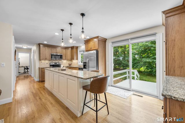 73 School Street, Avon, CT 06001
