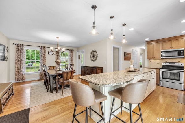 73 School Street, Avon, CT 06001