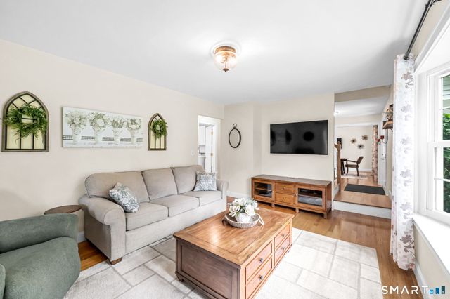 73 School Street, Avon, CT 06001