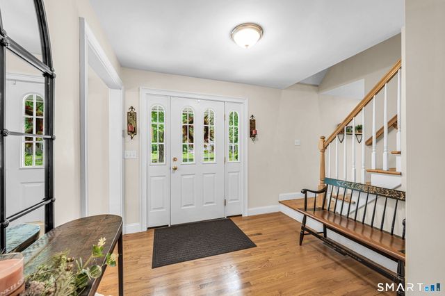 73 School Street, Avon, CT 06001