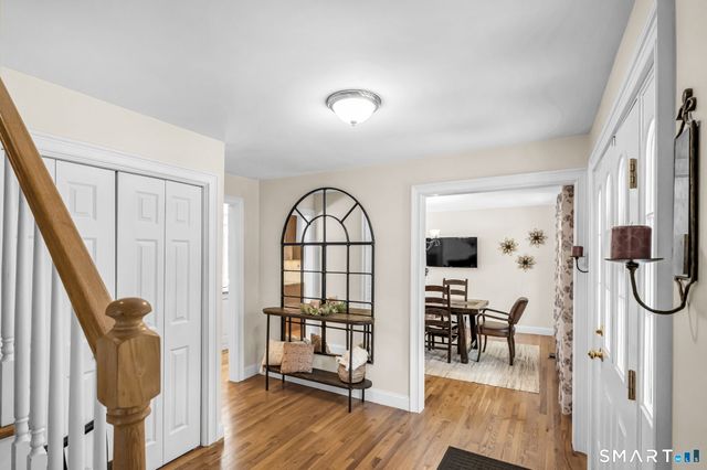 73 School Street, Avon, CT 06001