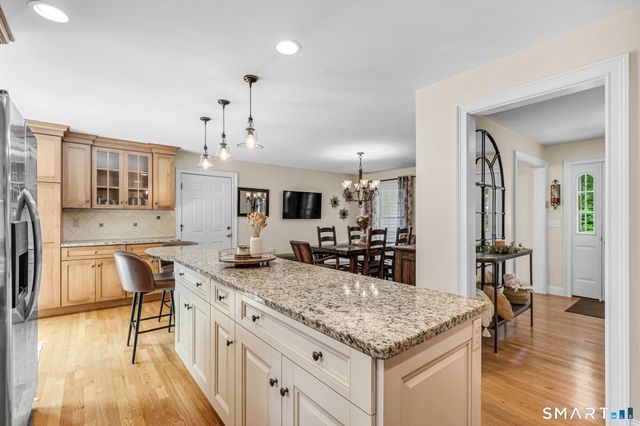 73 School Street, Avon, CT 06001