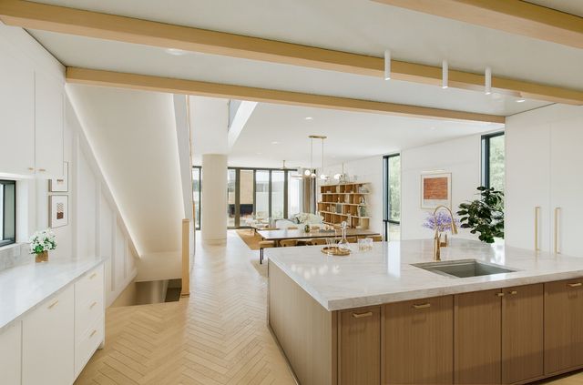 3754 N Claremont Avenue, Chicago, IL 60618