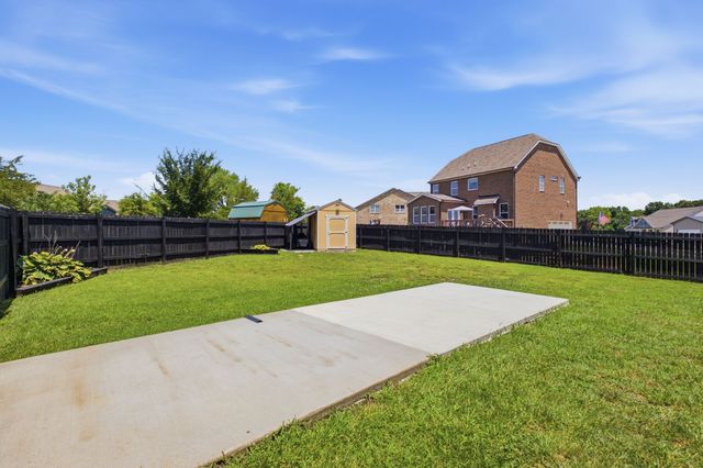 1507 Tara Ct, Lebanon, TN 37087
