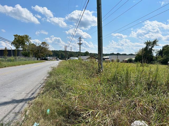 945 Riverbend Rd, Dalton, GA 30721