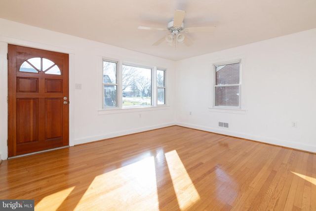 7 N PURCELL AVE, Winchester, VA 22601