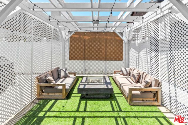 9007 David Avenue, Los Angeles, CA 90034