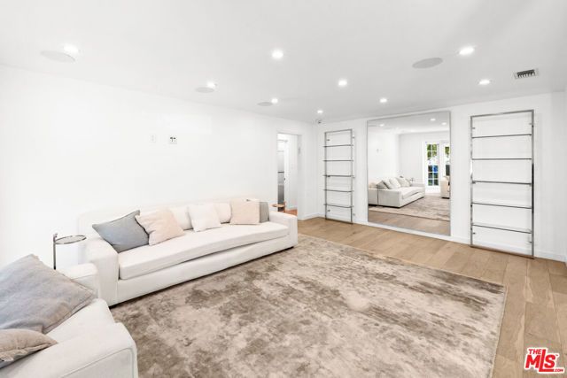 9007 David Avenue, Los Angeles, CA 90034