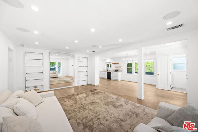 9007 David Avenue, Los Angeles, CA 90034