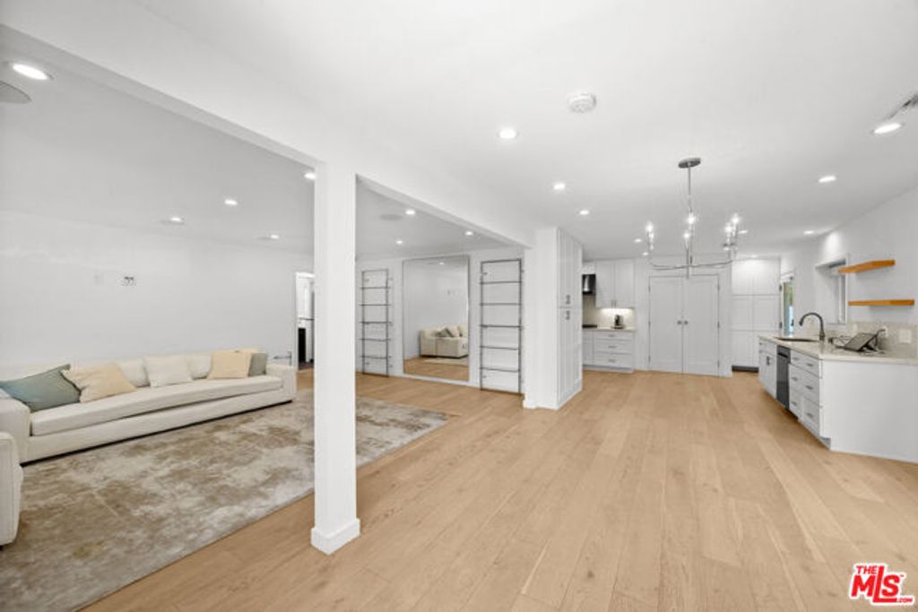 9007 David Avenue, Los Angeles, CA 90034