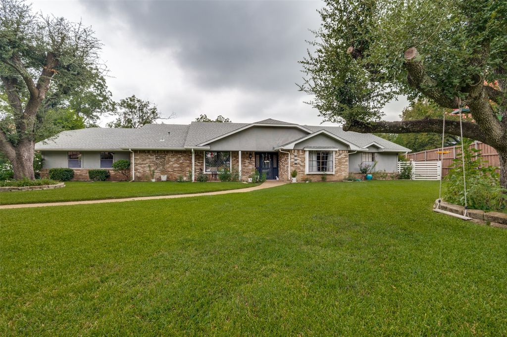 950 Shady Cove Place, Desoto, TX 75115