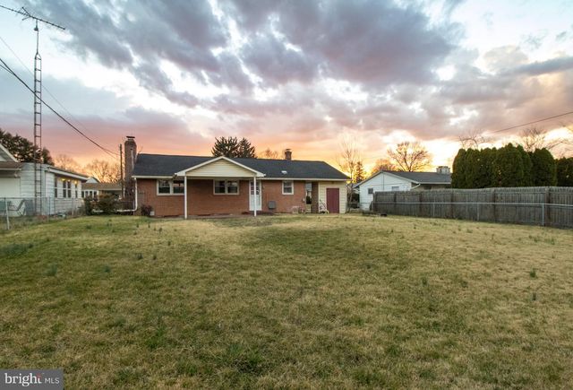 1114 CIRCLE DR, Martinsburg, WV 25401