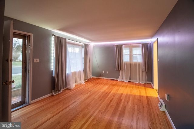 1114 CIRCLE DR, Martinsburg, WV 25401