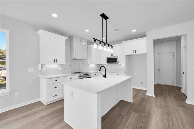 104 West Avenue, Greenville, SC 29611