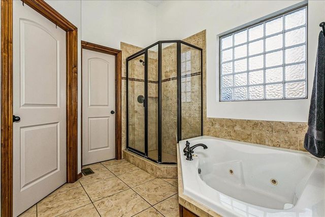 2521 N Rosemont Ct, Wichita, KS 67228