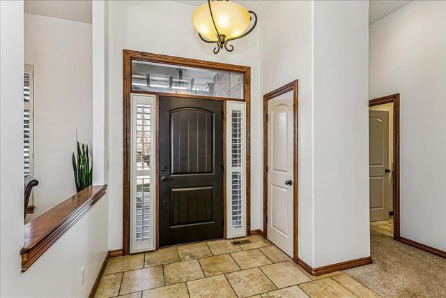 2521 N Rosemont Ct, Wichita, KS 67228