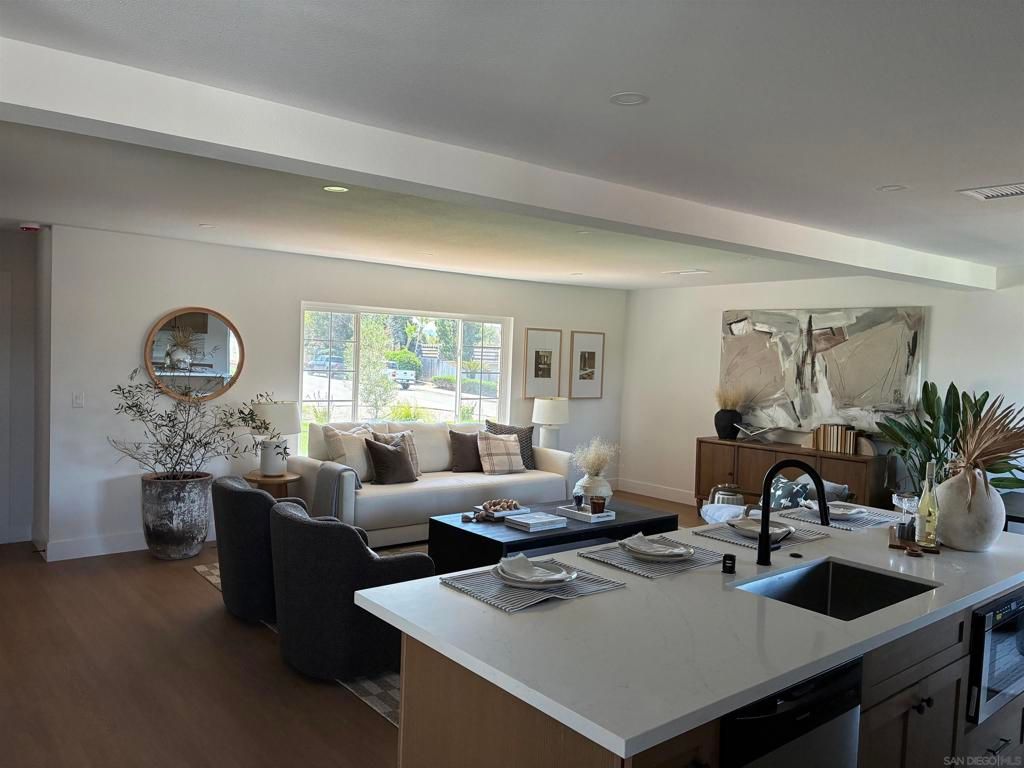 Image 3 of property listing at 14708 Dash Way, Poway, CA 92064