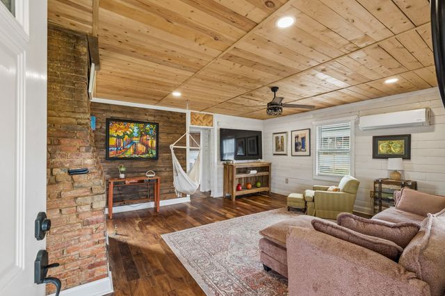 9986 Taylor Rd, Rockvale, TN 37153