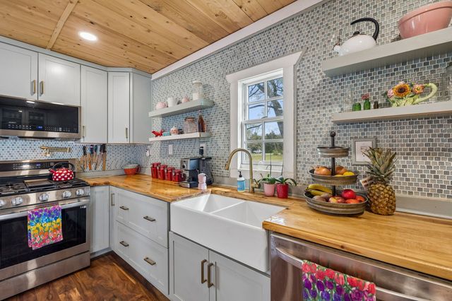 9986 Taylor Rd, Rockvale, TN 37153
