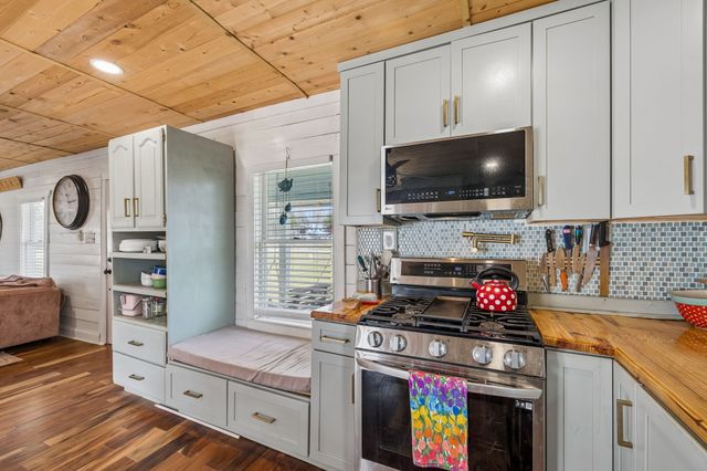 9986 Taylor Rd, Rockvale, TN 37153