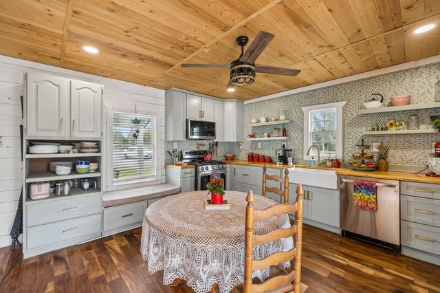 9986 Taylor Rd, Rockvale, TN 37153