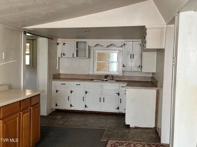 702 Speedwell Road, Bulls Gap, TN 37711