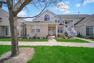 1677 BRIGHTWOOD Place 8B, Aurora, IL 60506