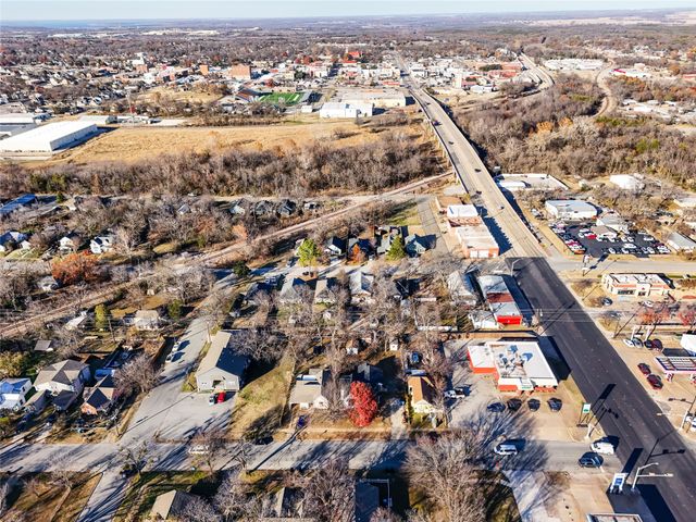 217 W Hull Street, Denison, TX 75020