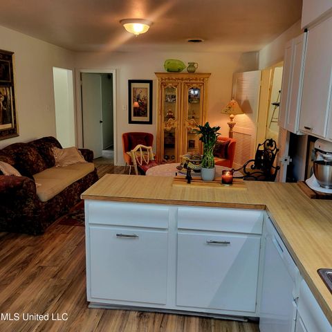 2502 Randall Drive, Biloxi, MS 39531