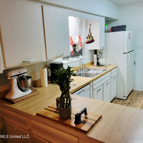 2502 Randall Drive, Biloxi, MS 39531