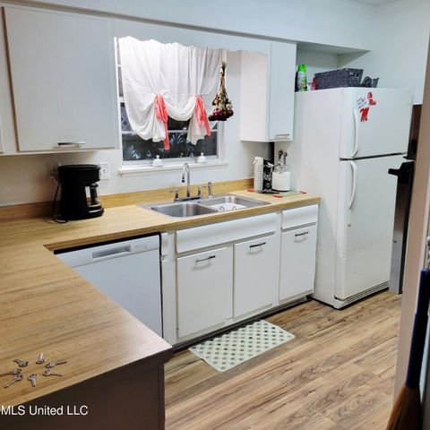 2502 Randall Drive, Biloxi, MS 39531