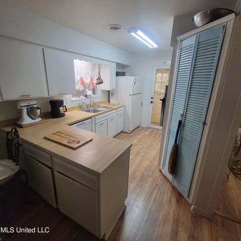 2502 Randall Drive, Biloxi, MS 39531